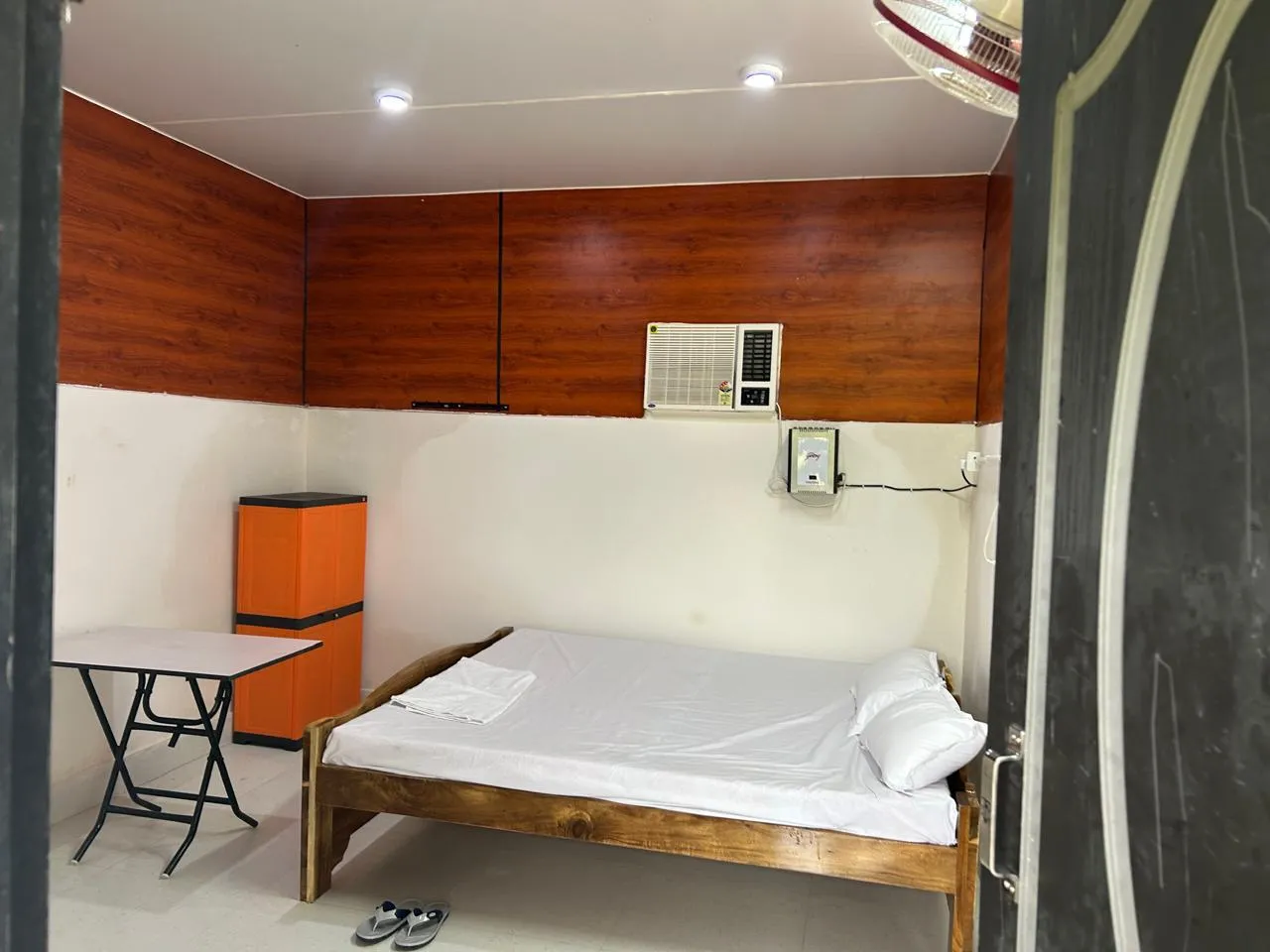 Cottage Room 02