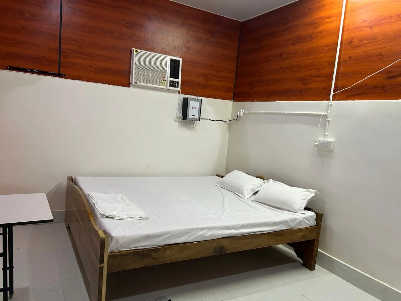 Cottage Room 03